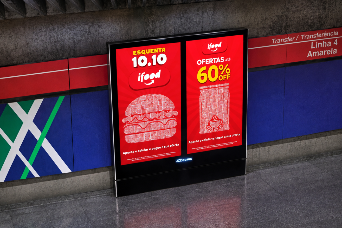 Tela digital em estação de metrô exibe anúncio do iFood com oferta de 10/10, na campanha de caça a ofertas em São Paulo